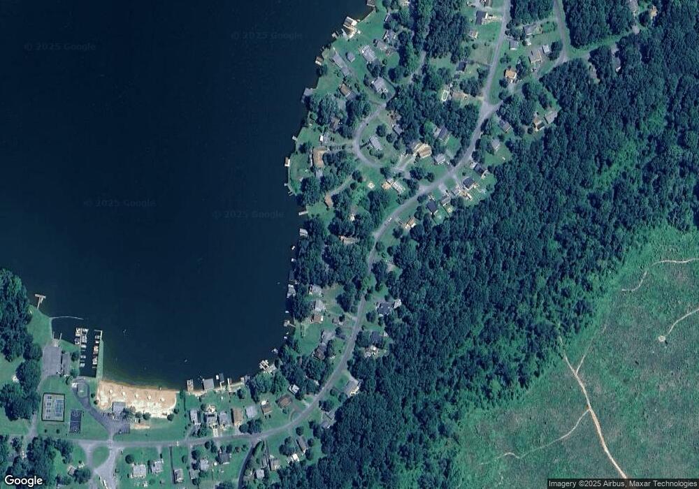 614 S Lakeshore Dr, Louisa, VA 23093 - photo 1