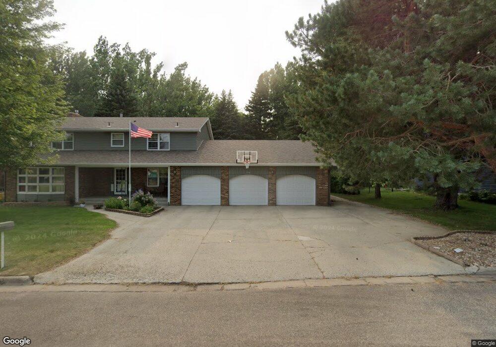 113 18th Ave NE, Jamestown, ND 58401 - photo 1