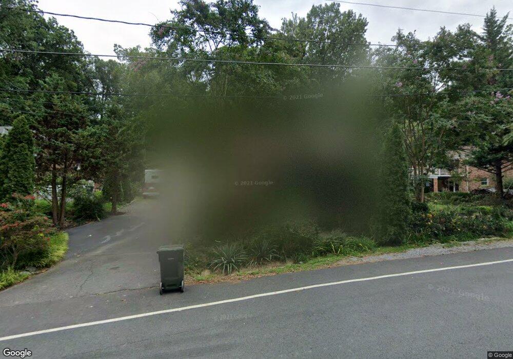 9021 Hamilton Dr, Fairfax, VA 22031 - photo 1