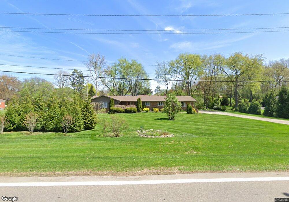 1643 Squirrel Rd, Bloomfield Hills, MI 48304 - photo 1