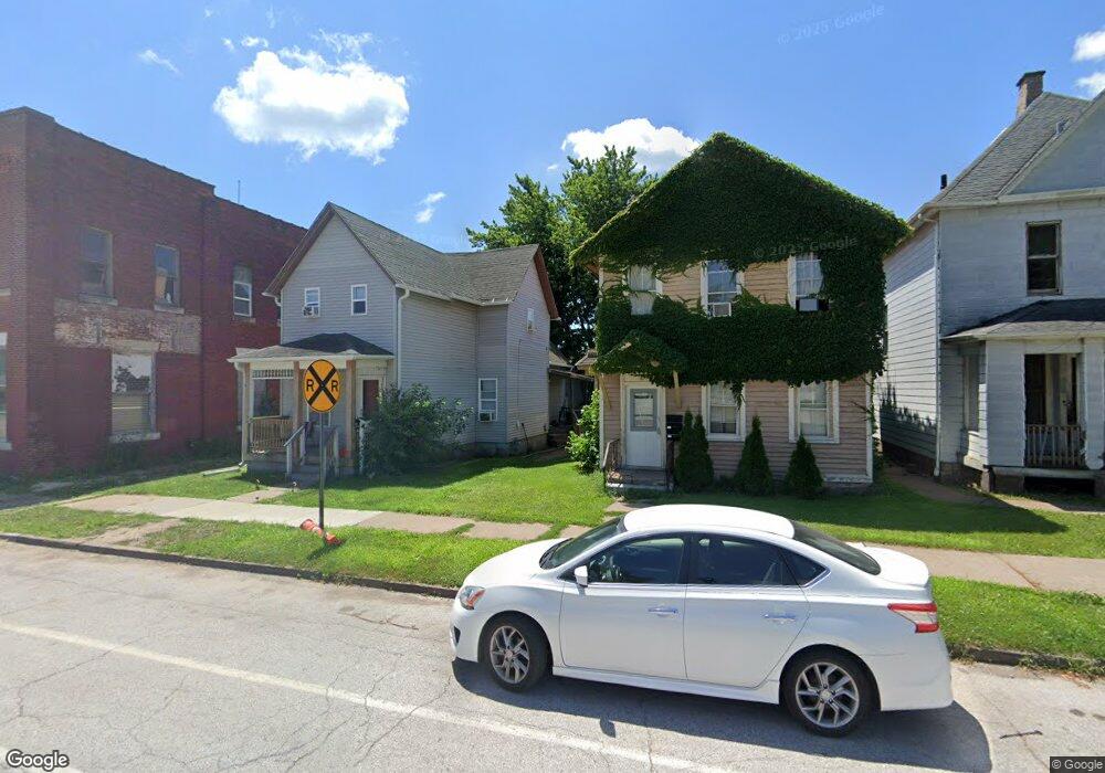 1811 W 3rd St, Davenport, IA 52802 - photo 1