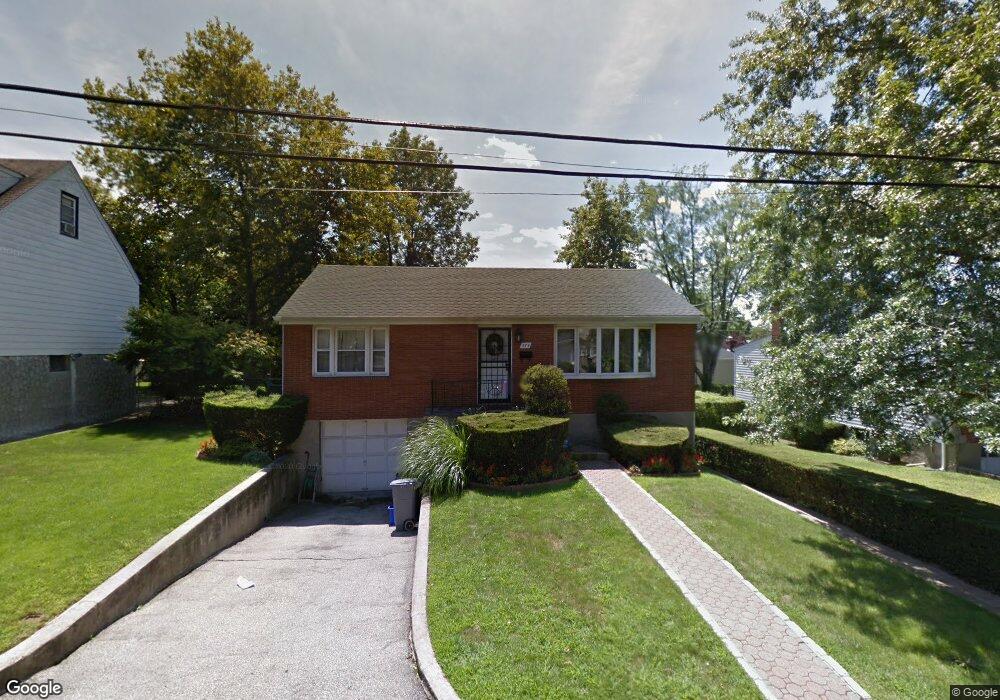 274 Hoover Rd, Yonkers, NY 10710 - photo 1