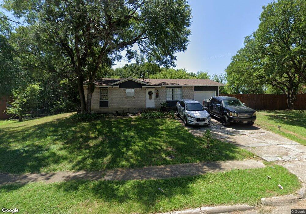 1300 Greenbrier Dr, Mesquite, TX 75149 - photo 1