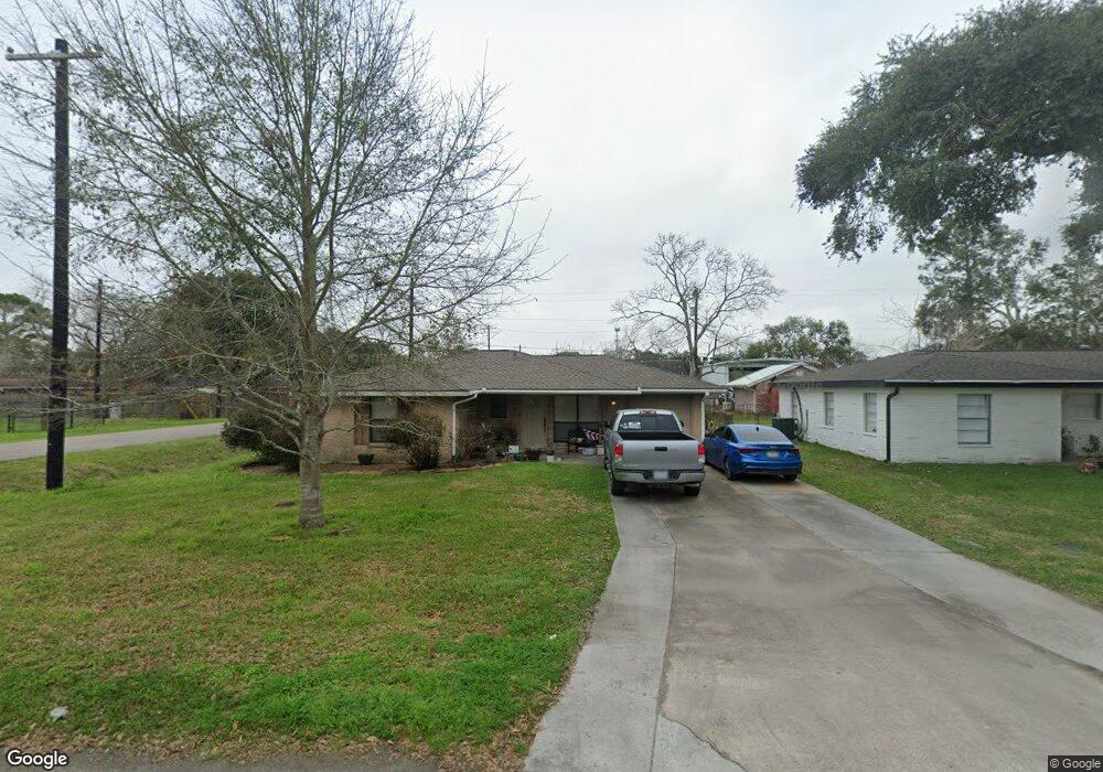 1301 College Dr, Alvin, TX 77511 - photo 1