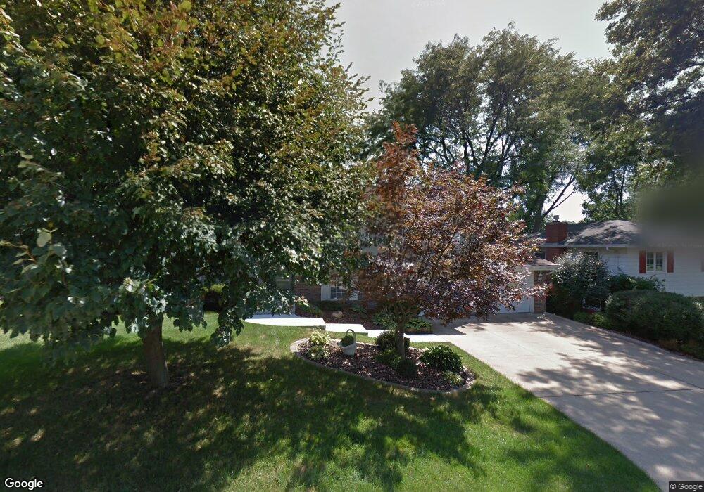 1523 Hickory Ln, Bettendorf, IA 52722 - photo 1