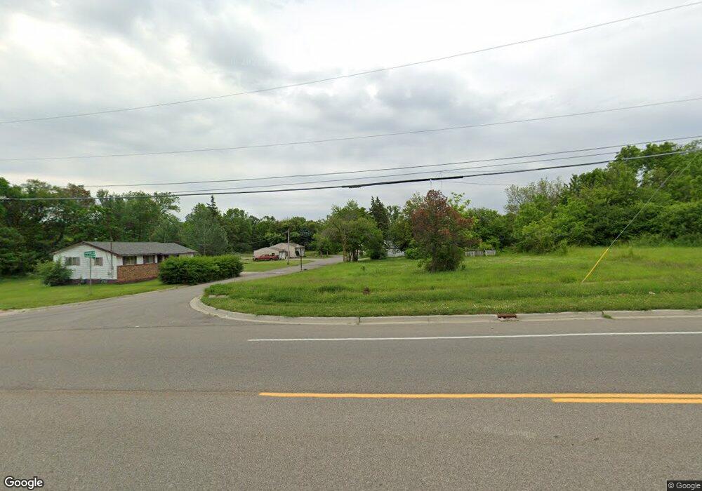 946 E Carpenter Rd, Flint, MI 48505 - photo 1