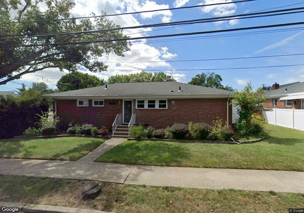 26417 E Williston Ave, Floral Park, NY 11001 - photo 1