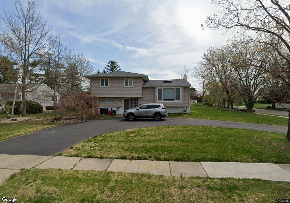 6 Hayrick Ln, ComMacK, NY 11725 - photo 1