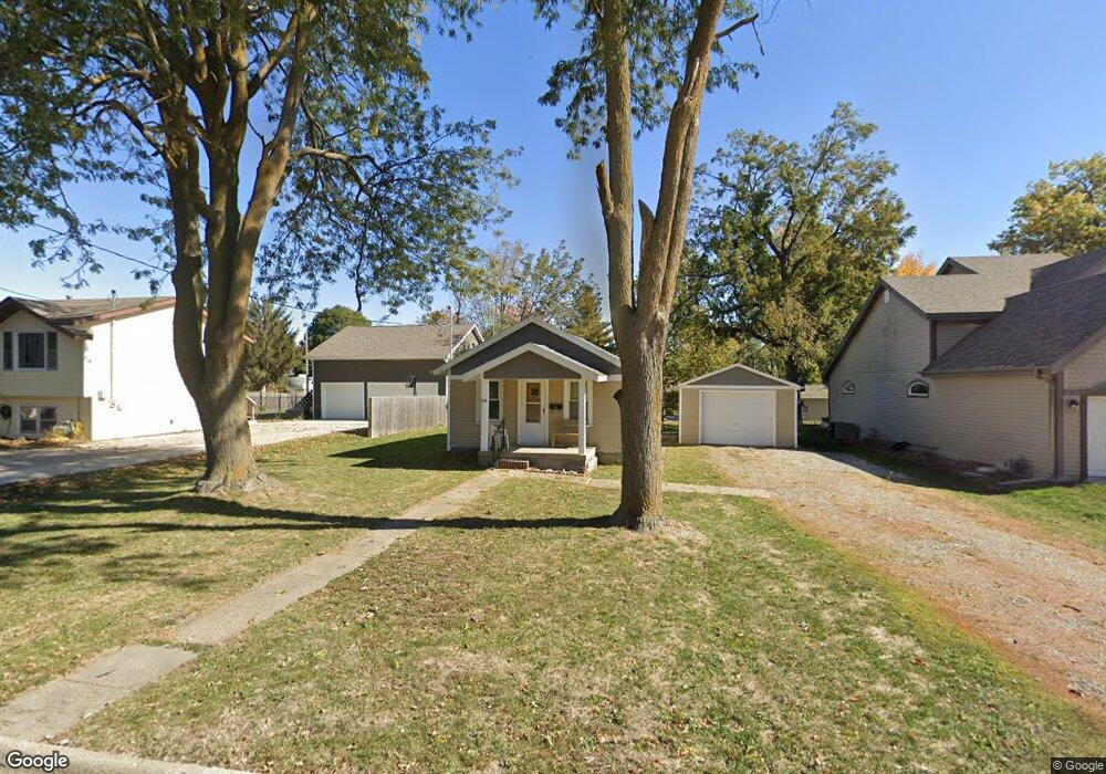 708 E 11th St S, Newton, IA 50208 - photo 1