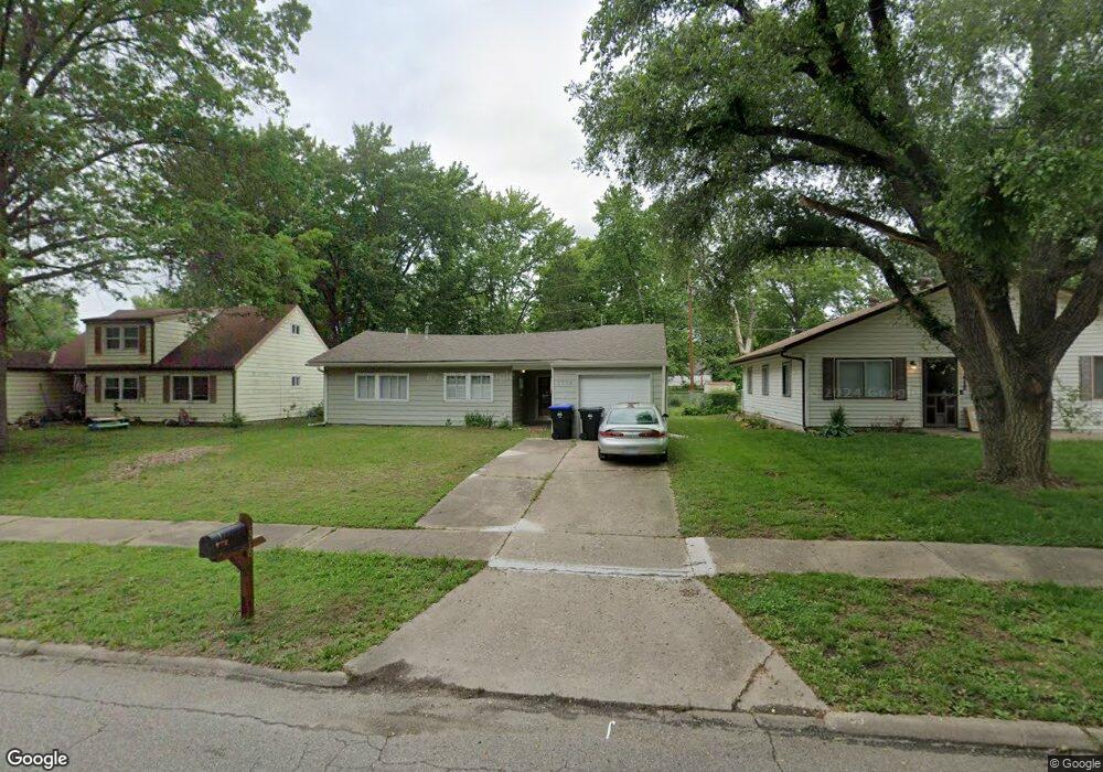 3718 SW 38th St, Topeka, KS 66610 - photo 1