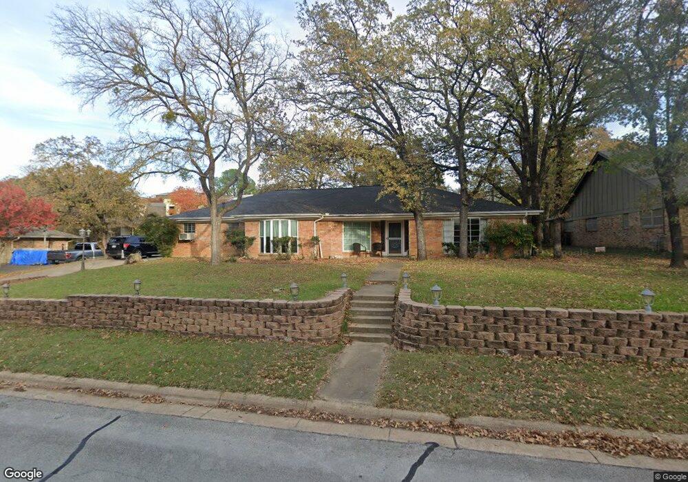 1305 Woodvine Dr, Euless, TX 76040 - photo 1