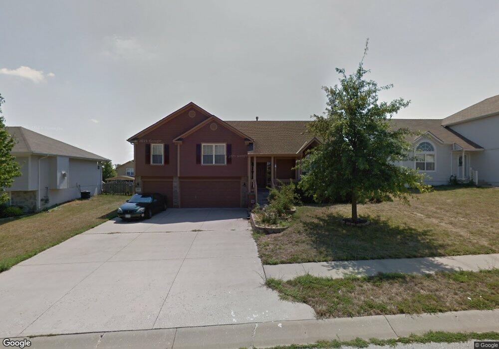 1019 Camelot Dr, Raymore, MO 64083 - photo 1