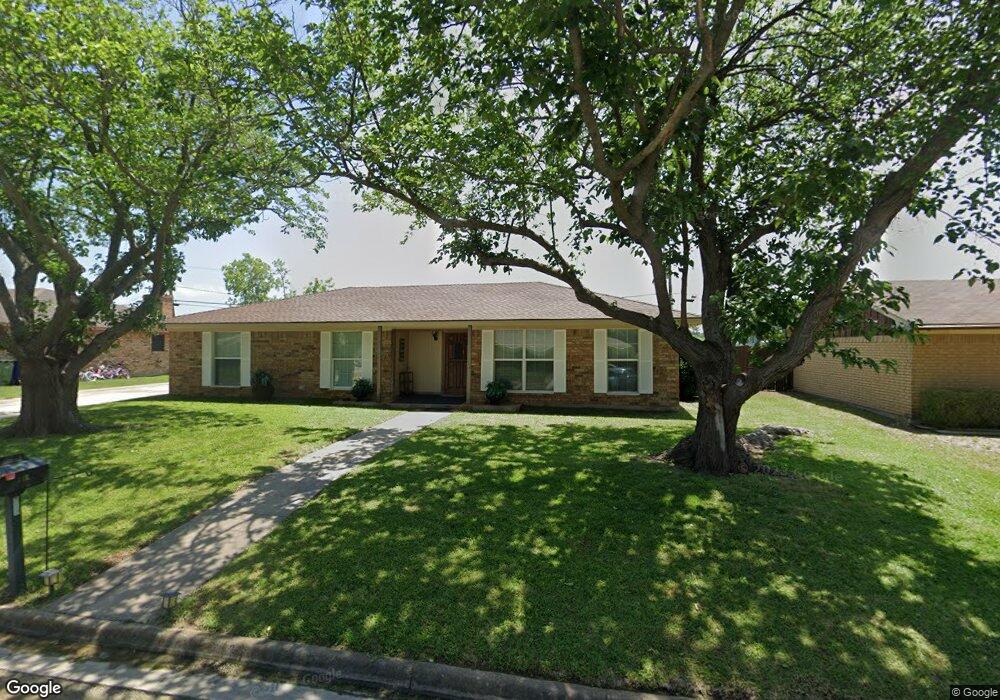 215 Texoma Dr, Whitesboro, TX 76273 - photo 1