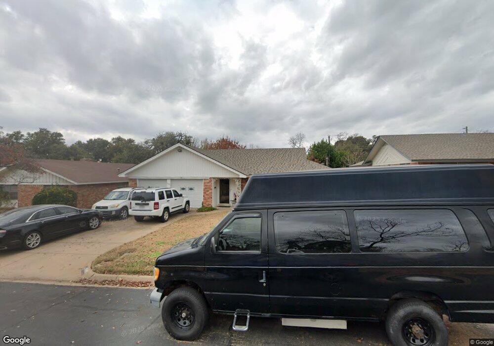 909 Forest Oaks Ln, Hurst, TX 76053 - photo 1