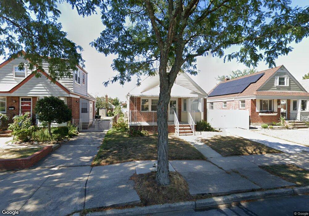 8048 258th St, Glen Oaks, NY 11004 - photo 1