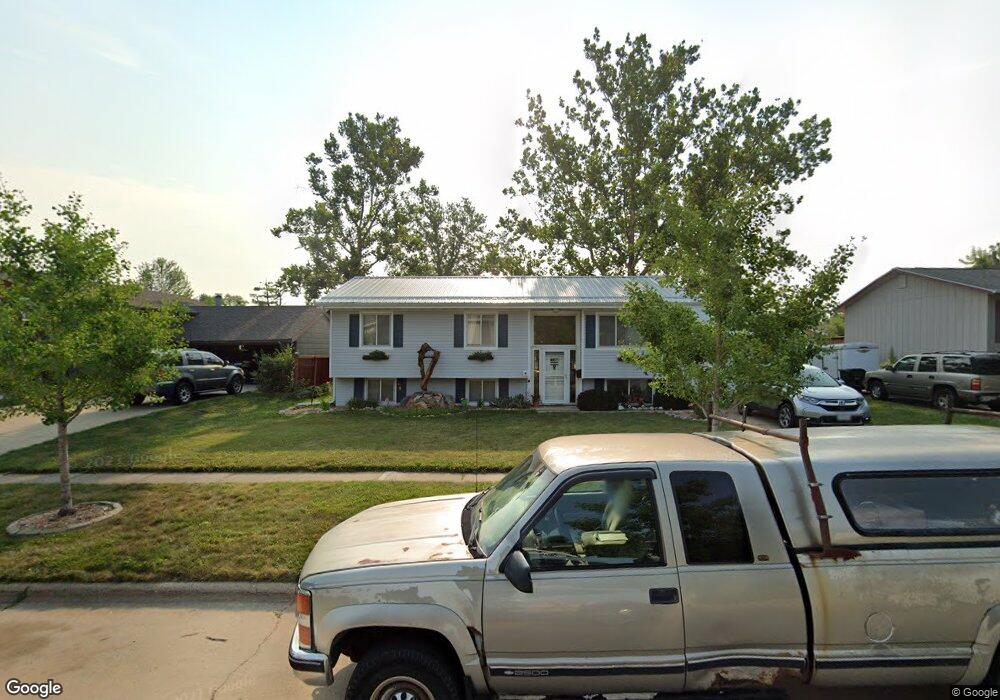 4602 Pineview Dr NE, Cedar Rapids, IA 52402 - photo 1