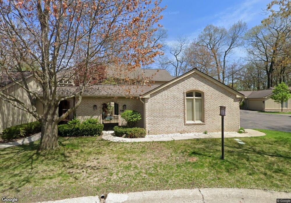 1320 Forestglen Ct unit R, Bloomfield Hills, MI 48304 - photo 1