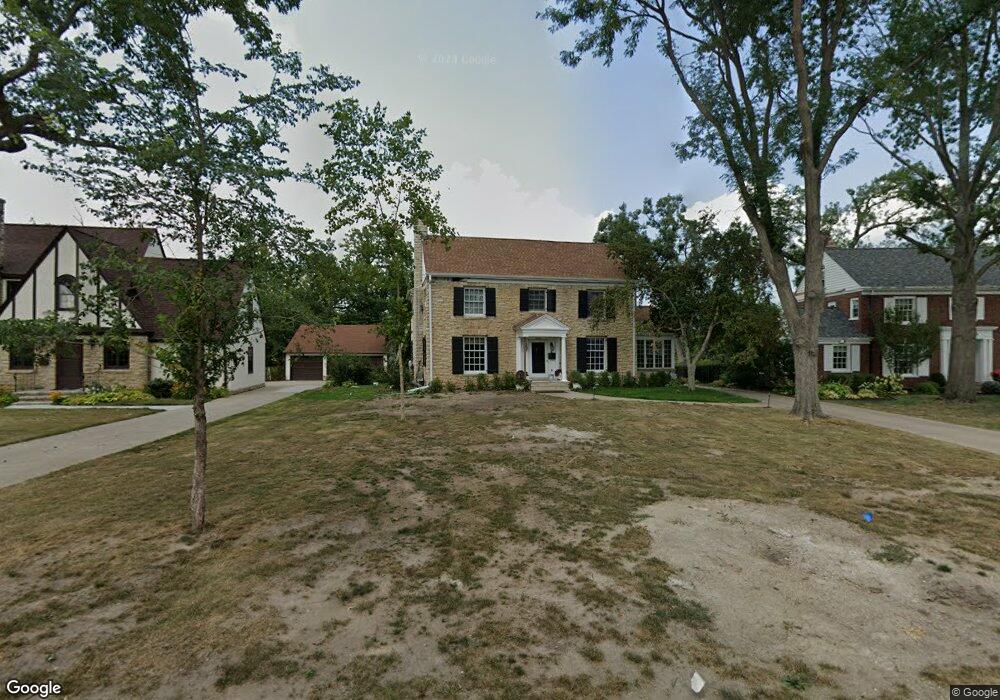 2302 Hillcrest Dr SE, Cedar Rapids, IA 52403 - photo 1