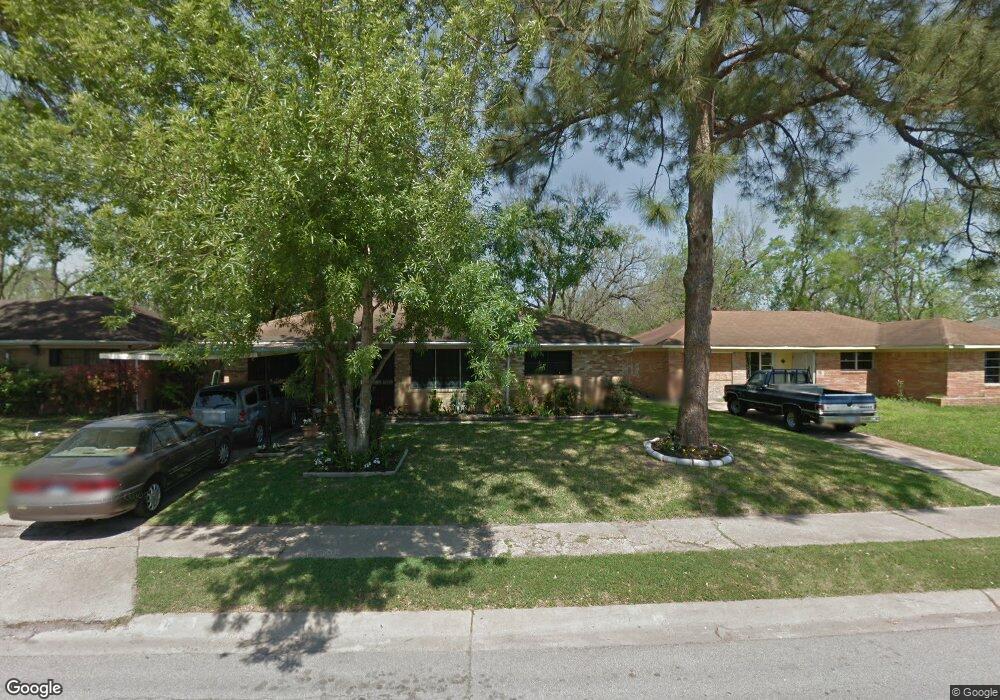 443 E Delz Dr, Houston, TX 77022 - photo 1