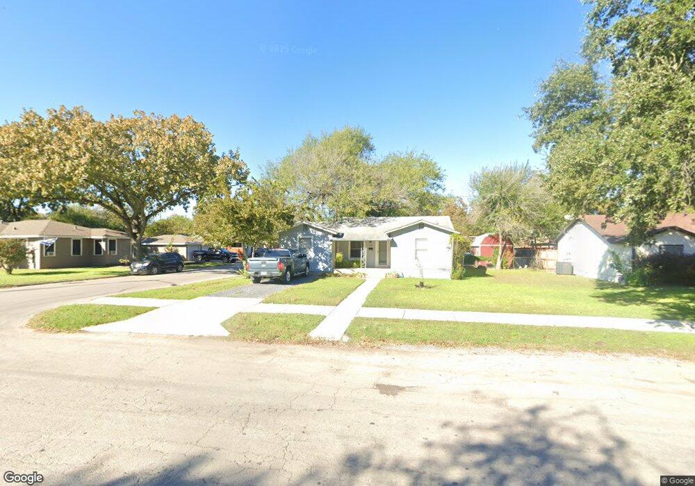 1052 E Cedar St, Seguin, TX 78155 - photo 1