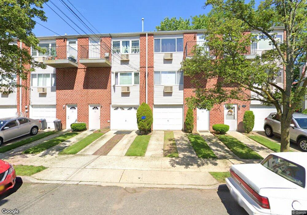35A Francine Ct unit 95A, Staten Island, NY 10306 - photo 1