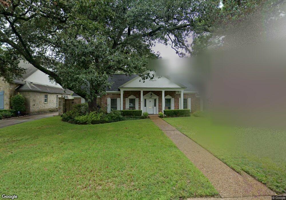 267 Plantation Rd, Houston, TX 77024 - photo 1