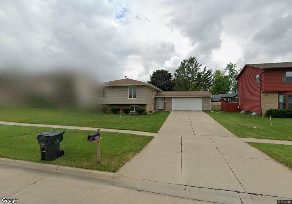 3925 1st Ave SW, Cedar Rapids, IA 52405 - photo 1
