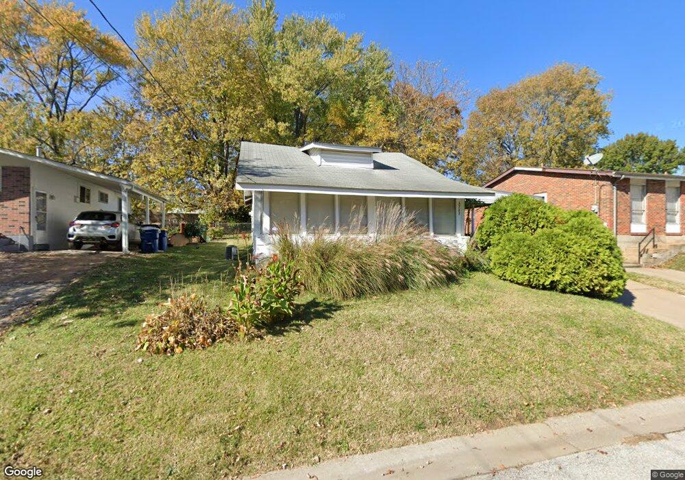 3747 High Dr, Saint Ann, MO 63074 - photo 1