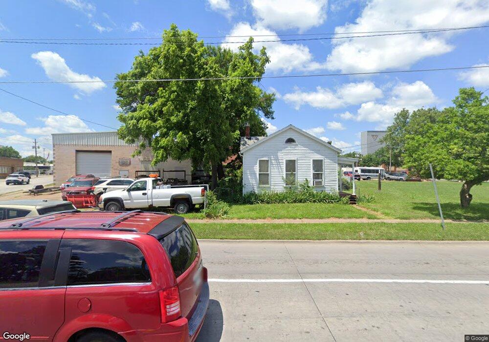 102 N Division St, Davenport, IA 52802 - photo 1