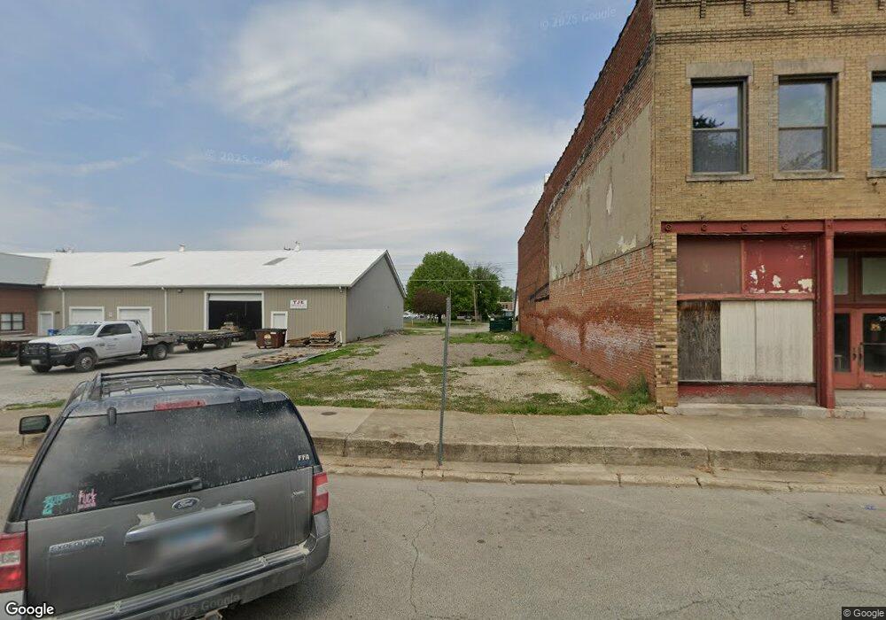 217 S Sangamon St, Lincoln, IL 62656 - photo 1