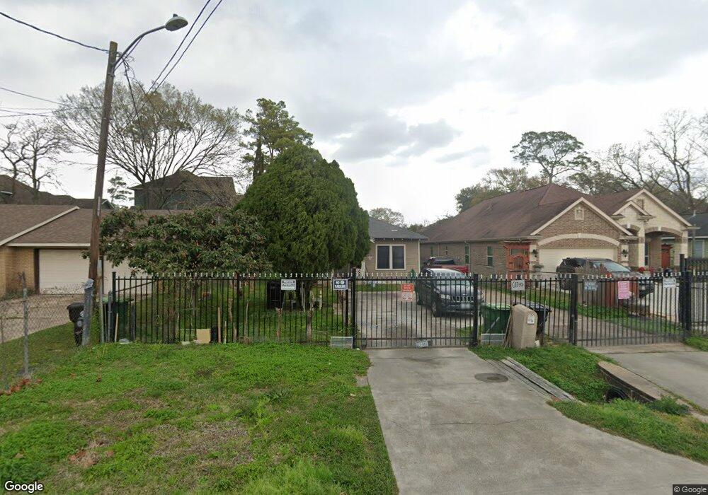 617 1/2 Duff Ln, Houston, TX 77022 - photo 1