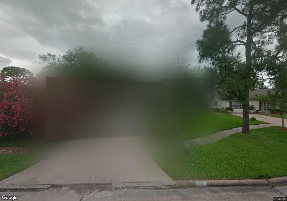 5006 Centennial Ln, Friendswood, TX 77546 - photo 1