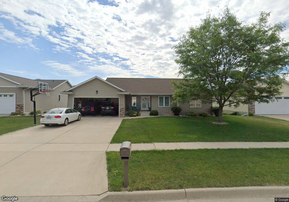 4310 Wedgewood Dr, Cedar Falls, IA 50613 - photo 1