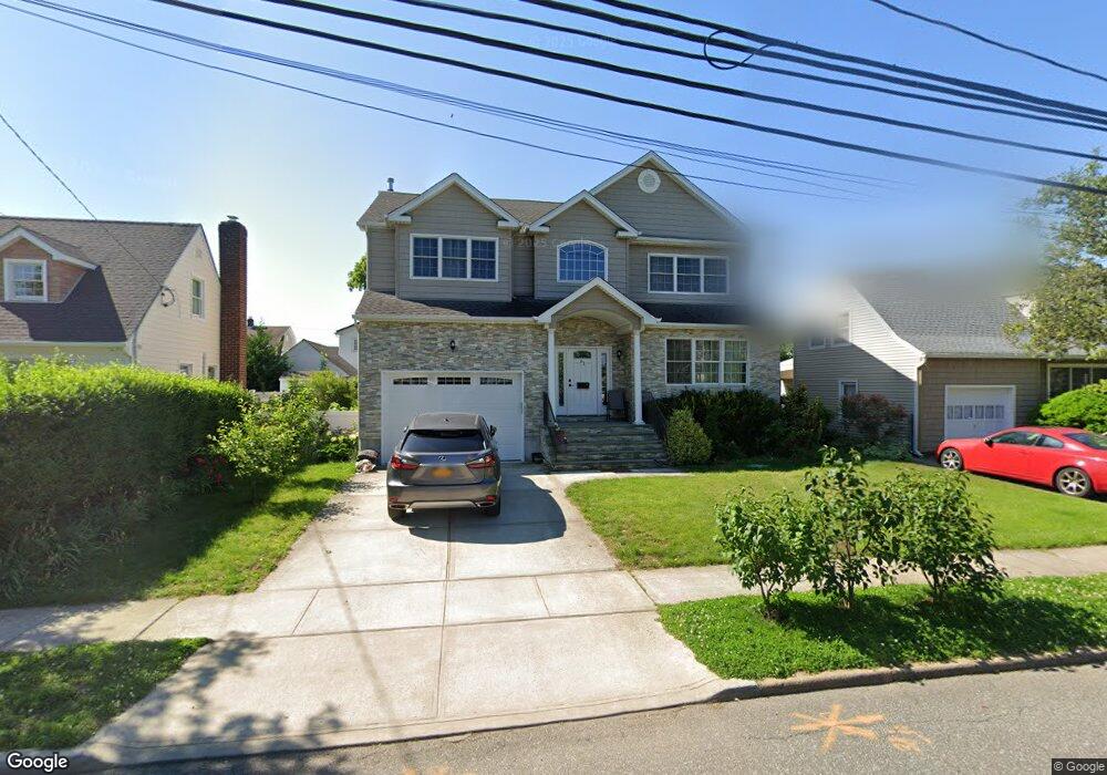 61 Raff Ave, Mineola, NY 11501 - photo 1