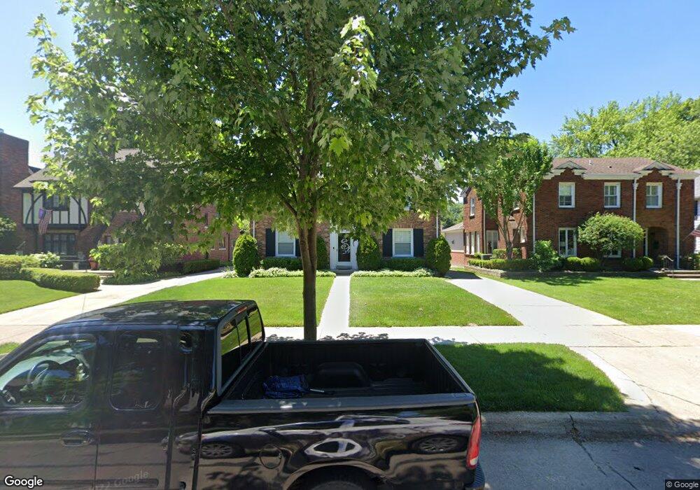 615 Lincoln Rd, Grosse Pointe, MI 48230 - photo 1