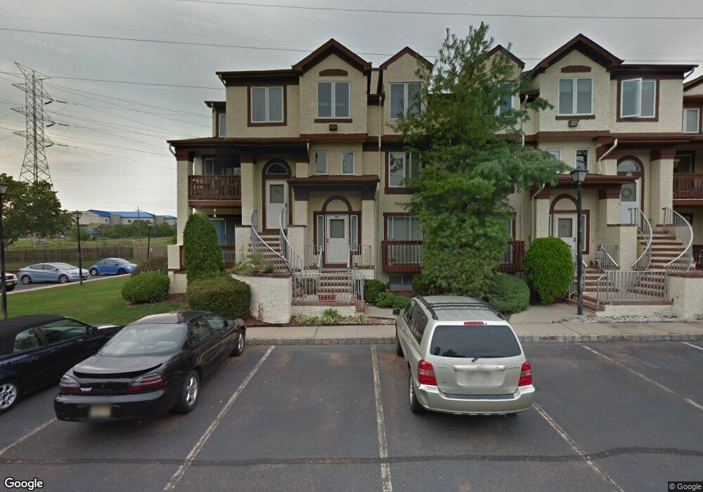 201 Michaels Ct, Woodbridge, NJ 07095 - photo 1