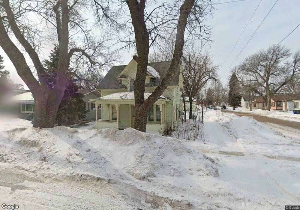 304 5th Ave SW, Jamestown, ND 58401 - photo 1