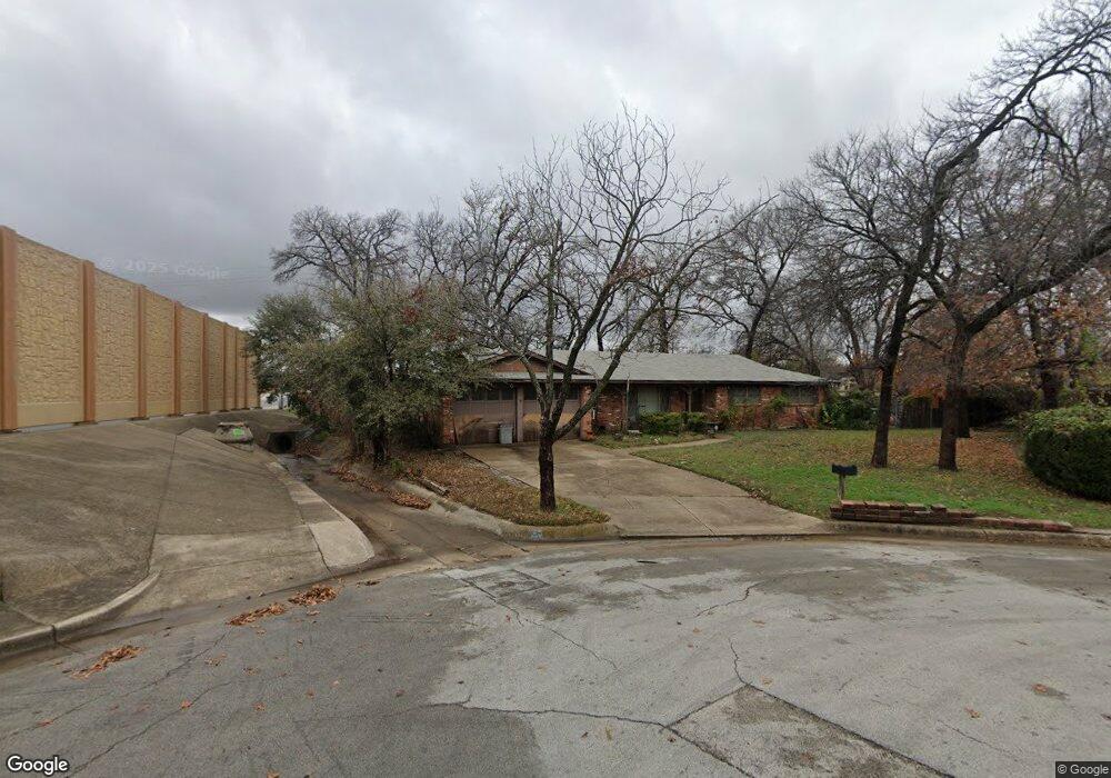 632 Plainview Ct, Hurst, TX 76054 - photo 1