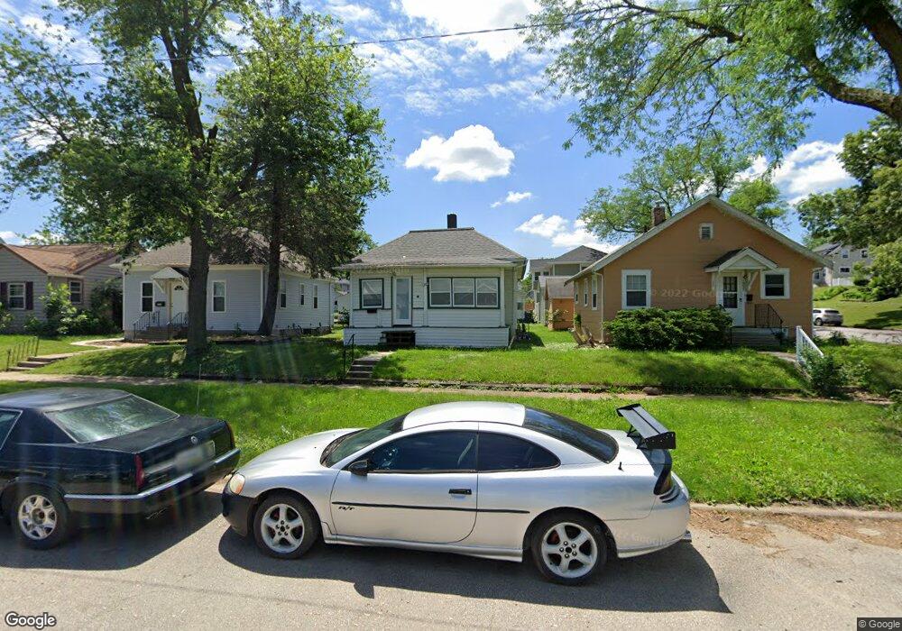 1337 Hinkley Ave NW, Cedar Rapids, IA 52405 - photo 1