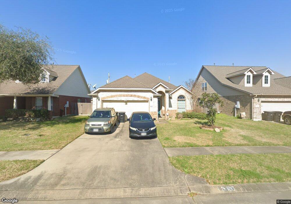1029 Luke Dr, Alvin, TX 77511 - photo 1