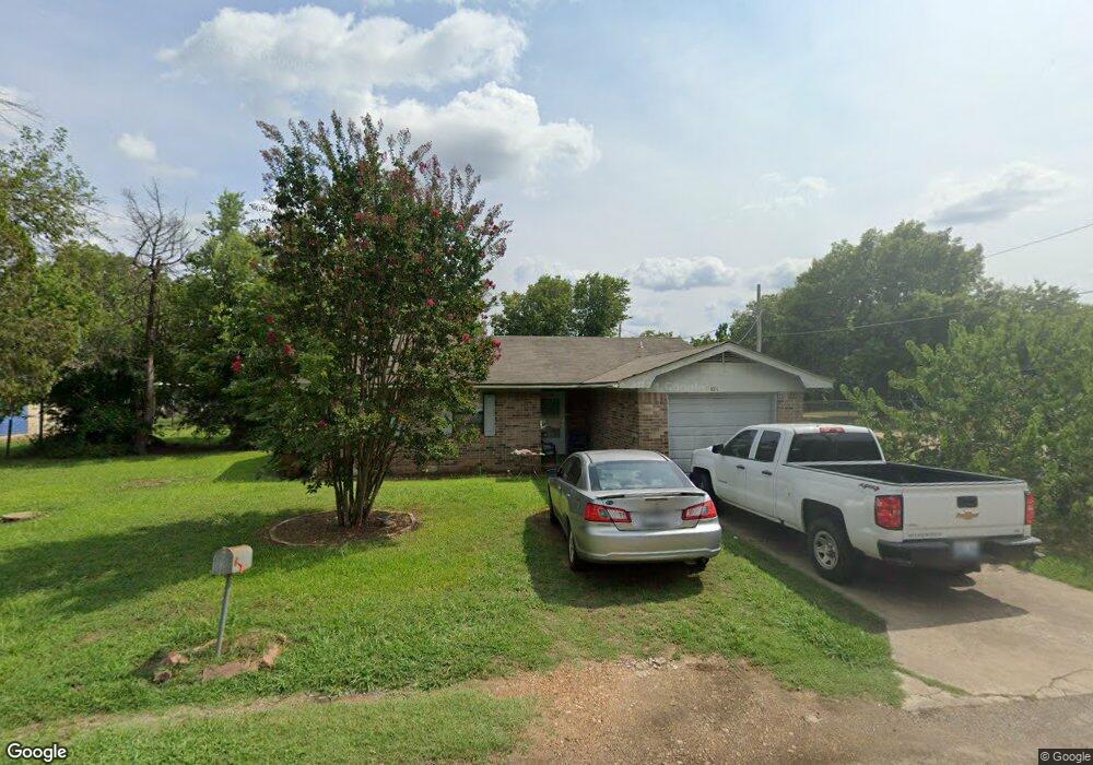 1011 W Kiamichi St, Hugo, OK 74743 - photo 1