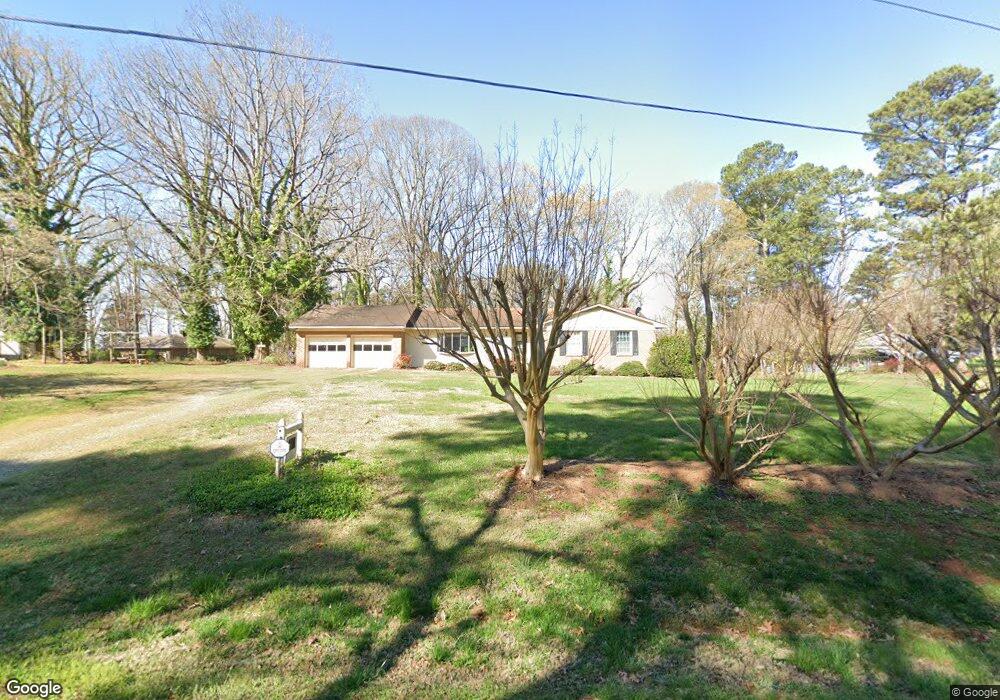 911 Shannon Dr, Siler City, NC 27344 - photo 1