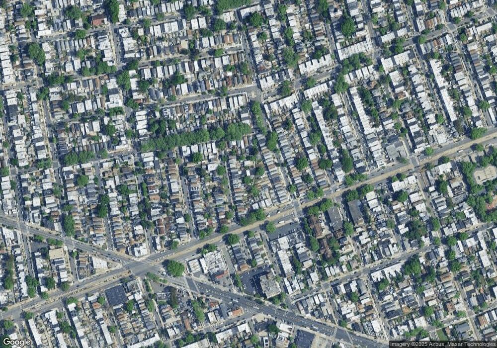 8211 Clemente Ct unit 82-12, Woodhaven, NY 11421 - photo 1