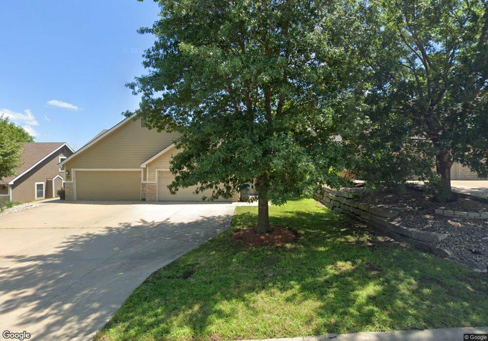 810 N Field Stone Dr, Lawrence, KS 66049 - photo 1
