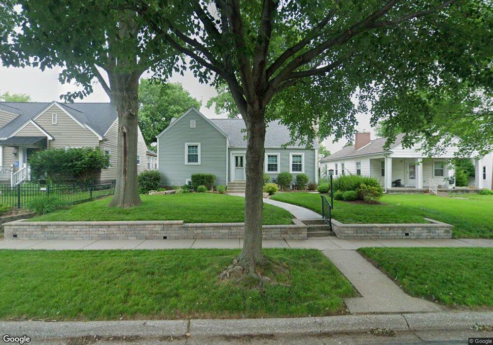 1118 Grand Ct, Davenport, IA 52803 - photo 1