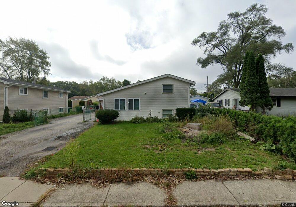 417 Blackhawk Ave, Carpentersville, IL 60110 - photo 1