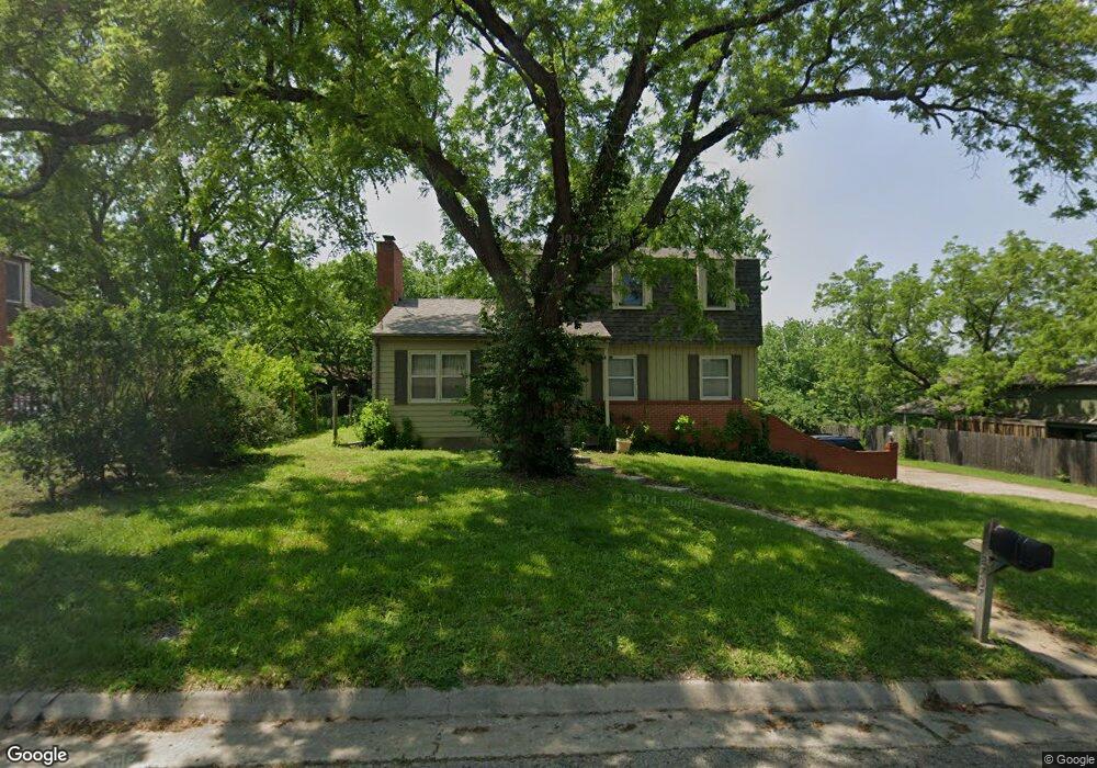 2707 SW College Ave, Topeka, KS 66611 - photo 1