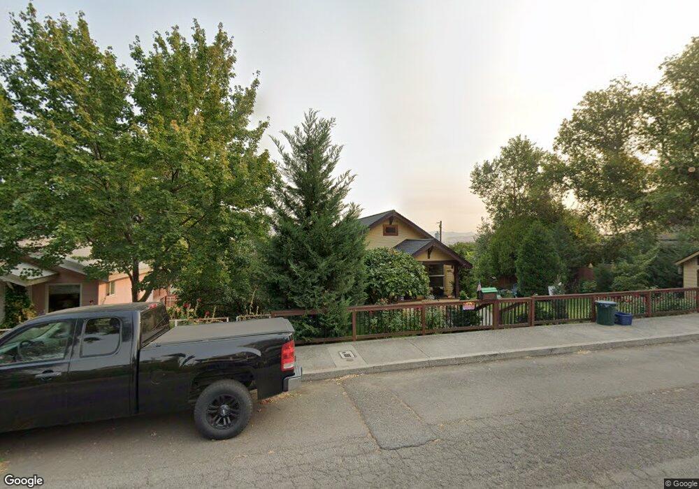 317 W 12th St, the Dalles, OR 97058 - photo 1