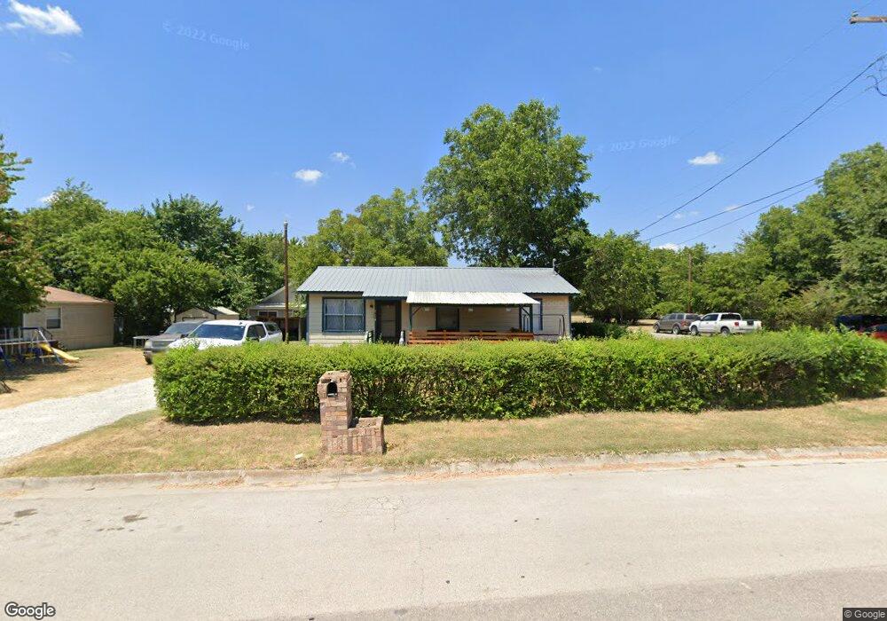 915 Mill St, Gainesville, TX 76240 - photo 1