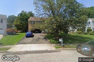 22 Knoll Ln, Glen Head, NY 11545